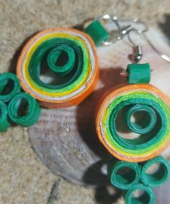 Pendientes de papel hechos a mano